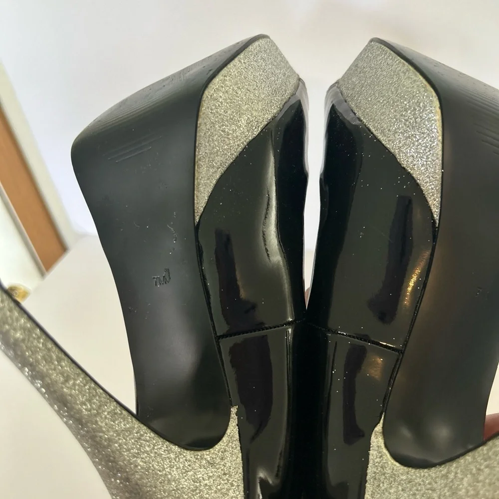 Guess Black and Silver Peep Toe HeelsSize 7